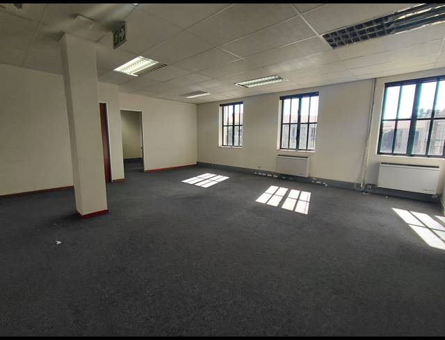174M² OFFICE TO LET IN BRYANSTON